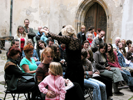 Besucher der Ausstellung