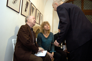 Der Lyriker Josef Hruby + Karina Wellmer-Schnell im Gespräch mit Vaclav Malina (Leiter der Galerie), Foto: Foto O. Kocourek